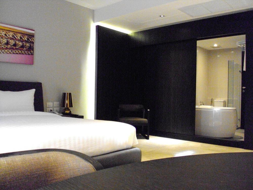 S Ratchada Leisure Hotel - Sha Plus Bangkok Esterno foto A room at the hotel