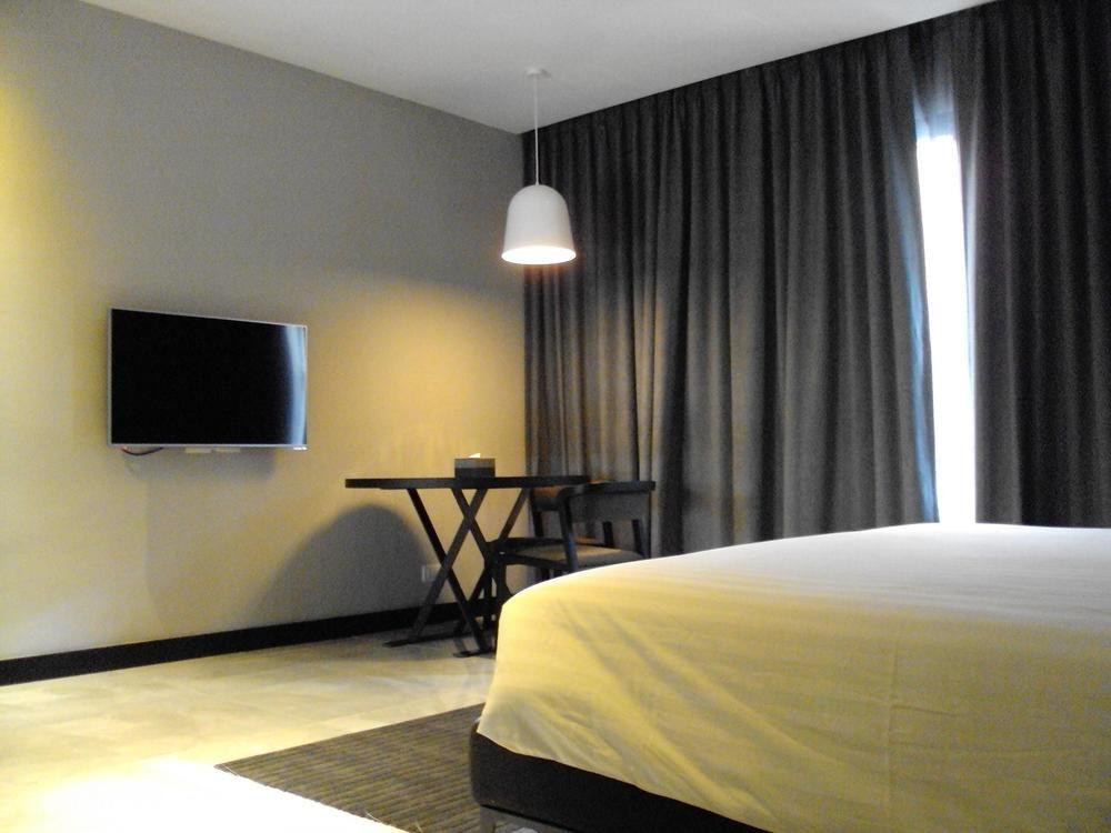 S Ratchada Leisure Hotel - Sha Plus Bangkok Esterno foto A room at the hotel