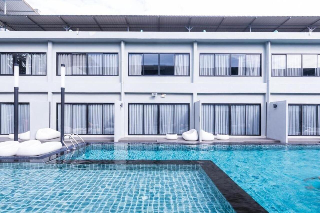 S Ratchada Leisure Hotel - Sha Plus Bangkok Esterno foto The swimming pool at the hotel