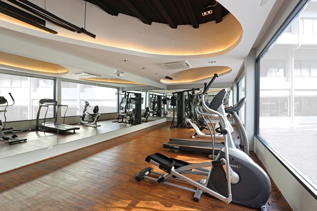 S Ratchada Leisure Hotel - Sha Plus Bangkok Esterno foto A gym in a hotel