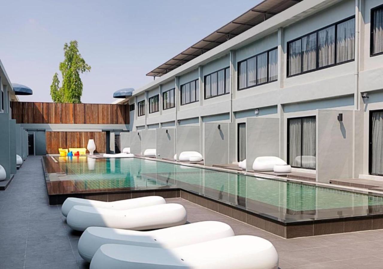 S Ratchada Leisure Hotel - Sha Plus Bangkok Esterno foto The hotel's pool
