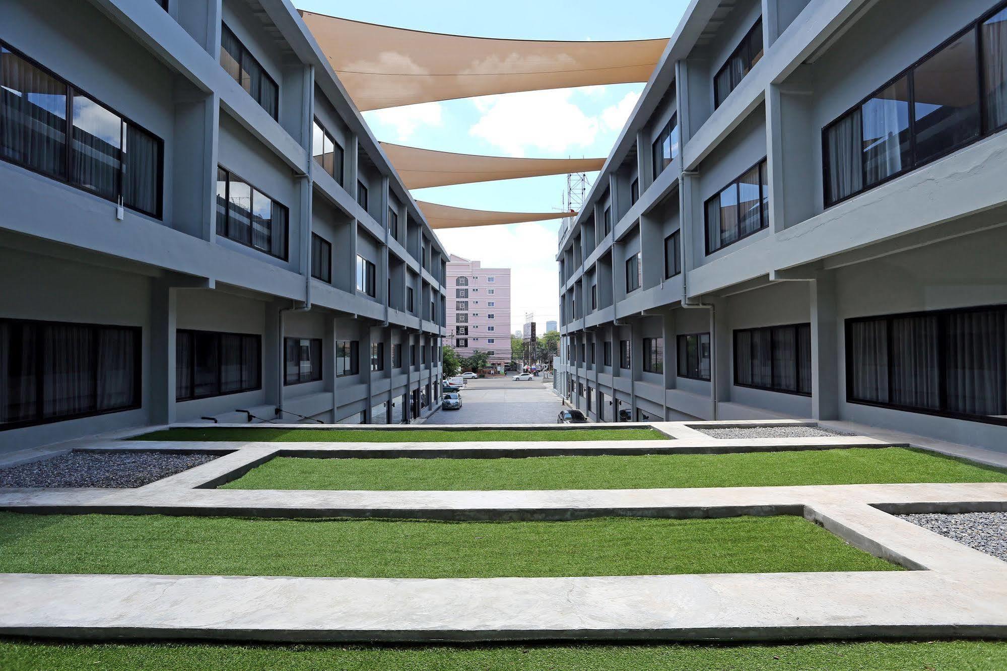 S Ratchada Leisure Hotel - Sha Plus Bangkok Esterno foto The University of the Sunshine Coast's Si-Chang Campus