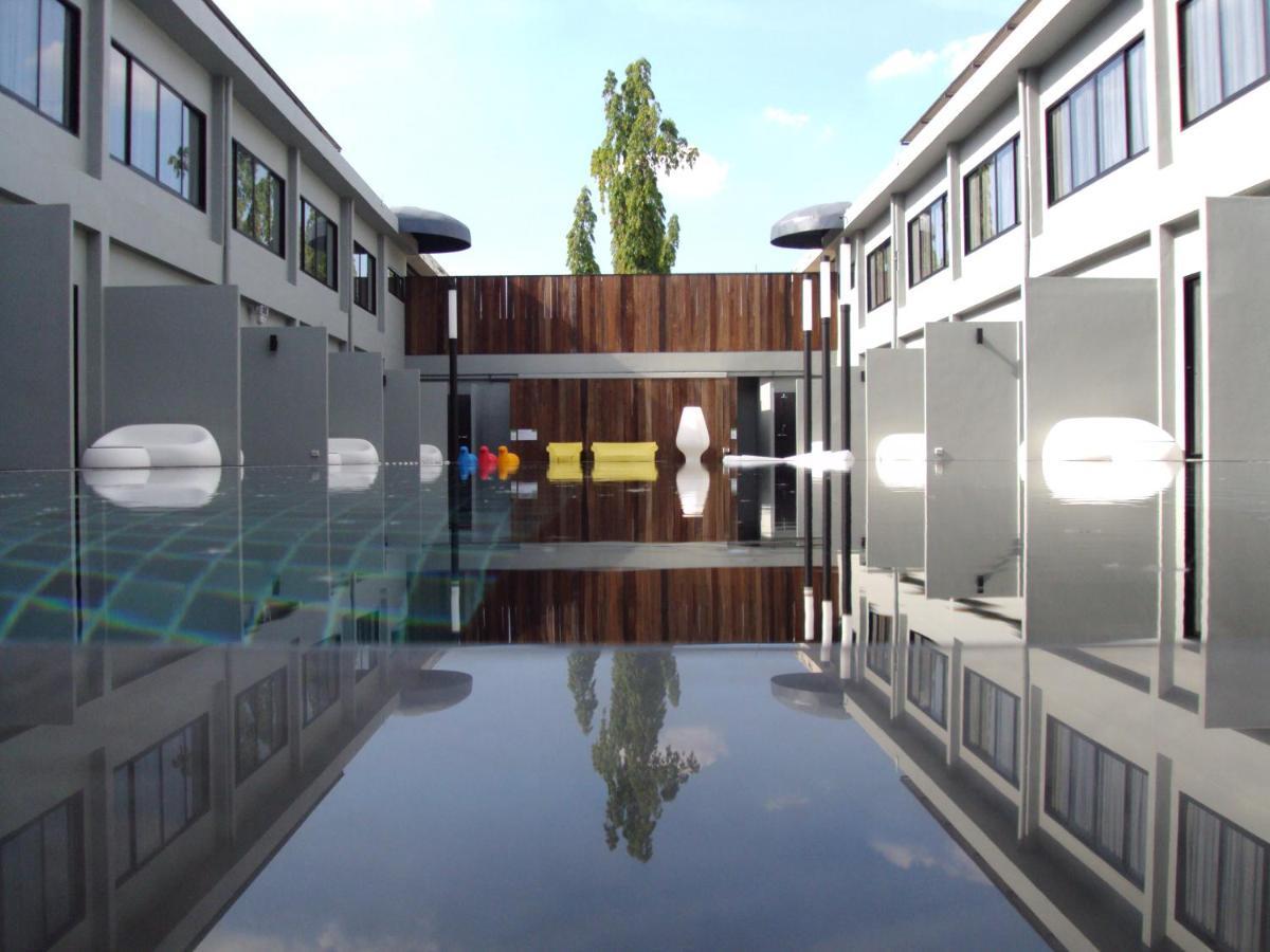 S Ratchada Leisure Hotel - Sha Plus Bangkok Esterno foto The 2007–2008 building