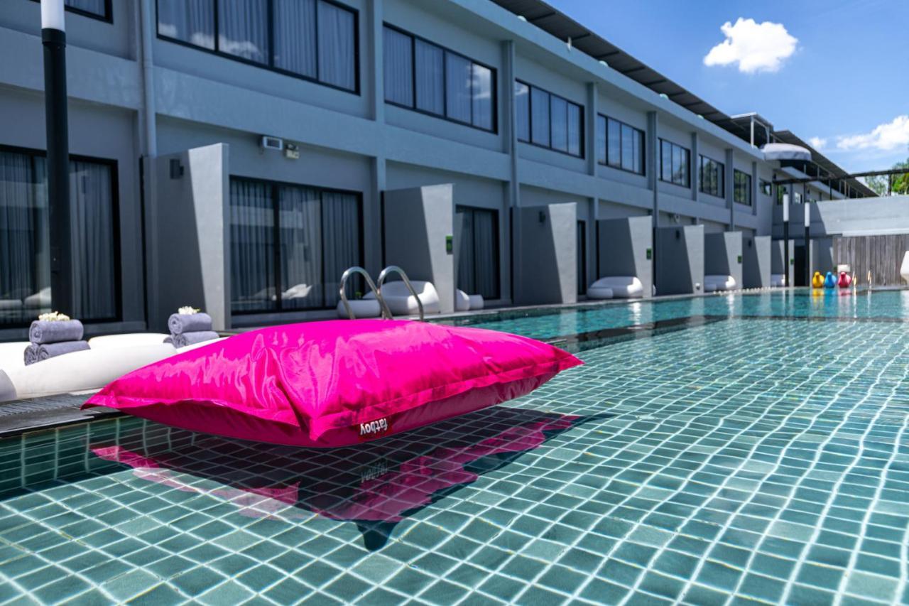 S Ratchada Leisure Hotel - Sha Plus Bangkok Esterno foto The swimming pool at the hotel