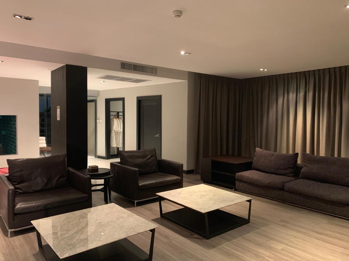 S Ratchada Leisure Hotel - Sha Plus Bangkok Esterno foto The lounge at the airport