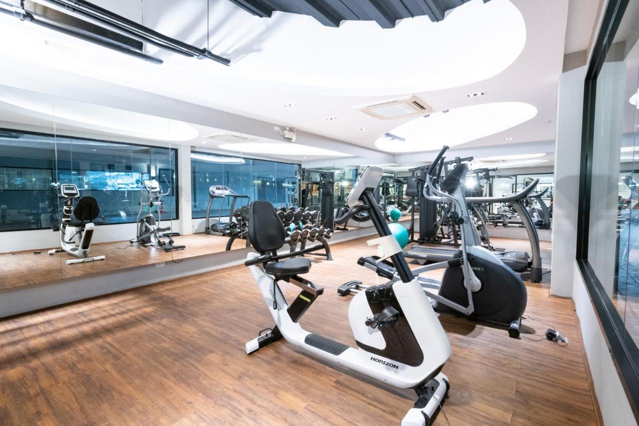 S Ratchada Leisure Hotel - Sha Plus Bangkok Esterno foto The gym at the hotel