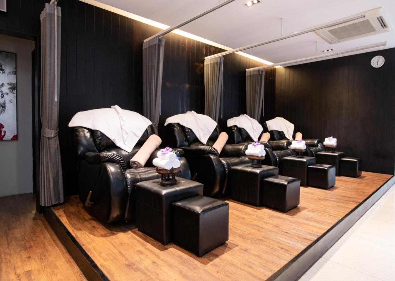 S Ratchada Leisure Hotel - Sha Plus Bangkok Esterno foto Massage chairs