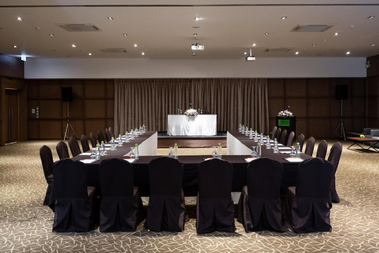 S Ratchada Leisure Hotel - Sha Plus Bangkok Esterno foto Meeting room