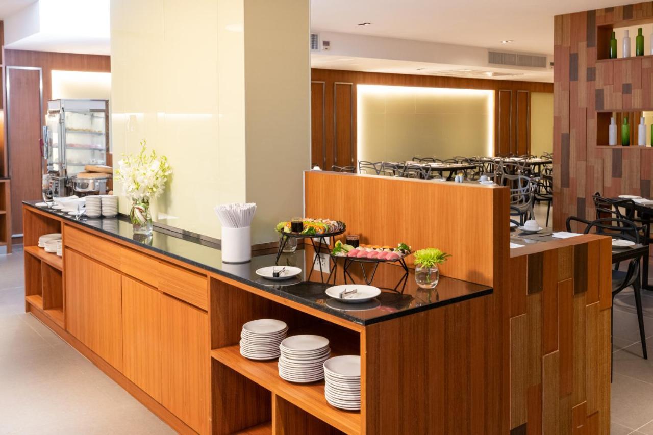 S Ratchada Leisure Hotel - Sha Plus Bangkok Esterno foto The restaurant at the hotel